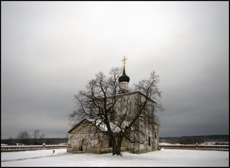 Выставка "Яков Яковлев/Епископ Иннокентий. Авторская фотография."